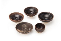 FIVE BLACK-GLAZED TEA BOWLS