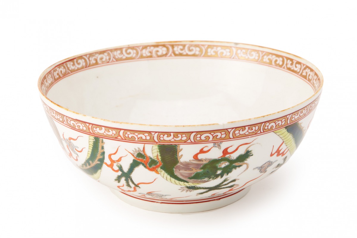 A LARGE FAMILLE VERTE DRAGON BOWL