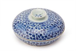 A BLUE AND WHITE PORCELAIN BOWL AND COVER