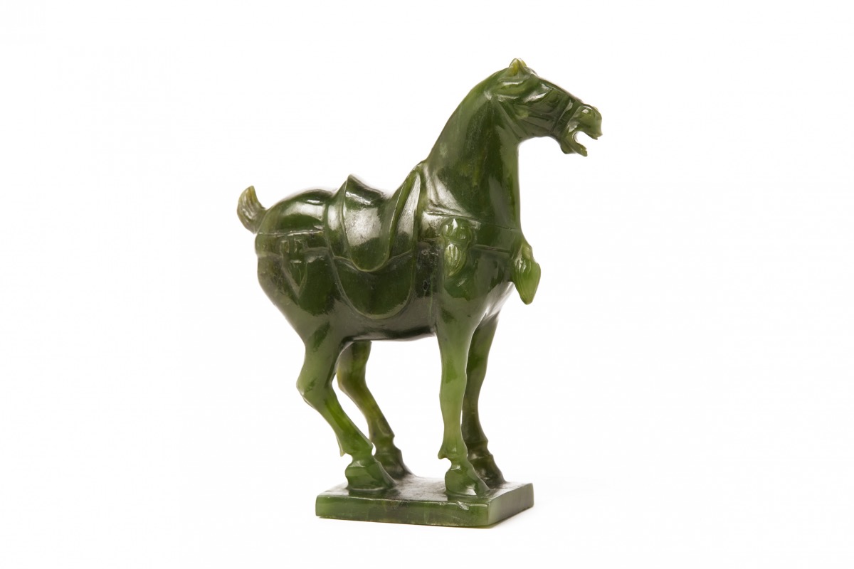 A CARVED JADE MODEL OF A HORSE - Image 2 of 3