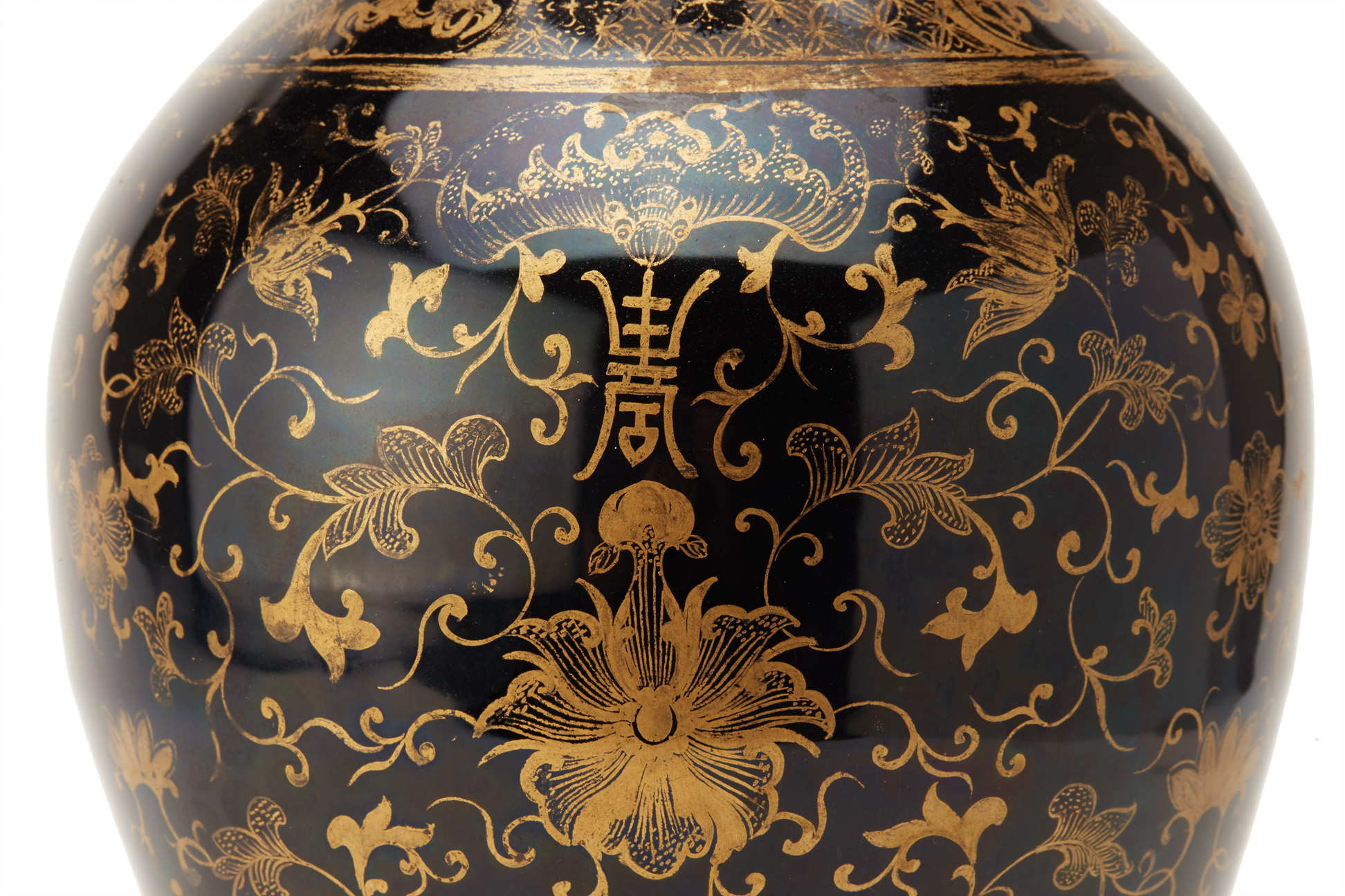 A MIRROR BLACK AND GILT DECORATED BALUSTER VASE - Image 2 of 3