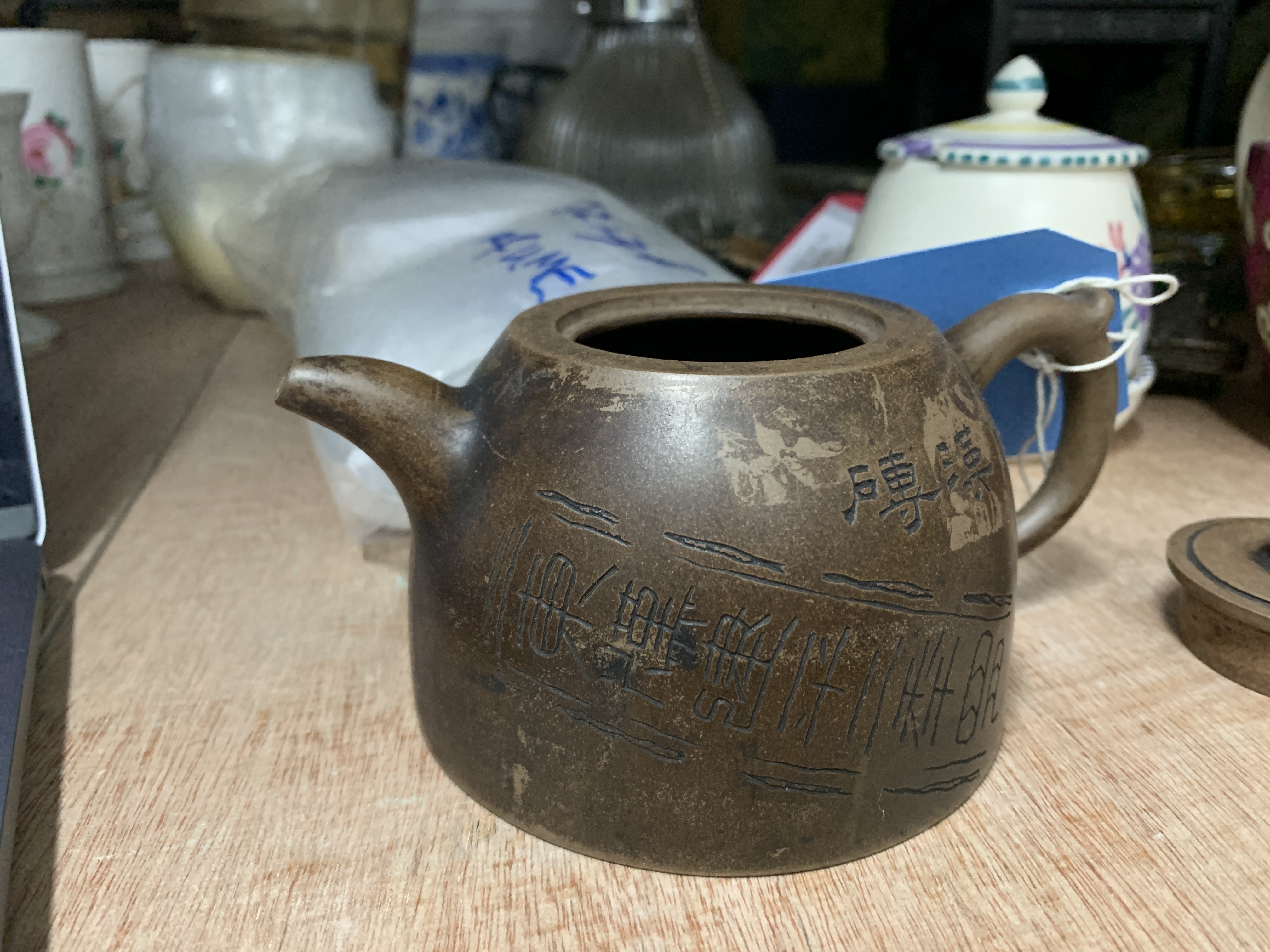 AN INSCRIBED YIXING TEAPOT AND COVER - Image 8 of 10