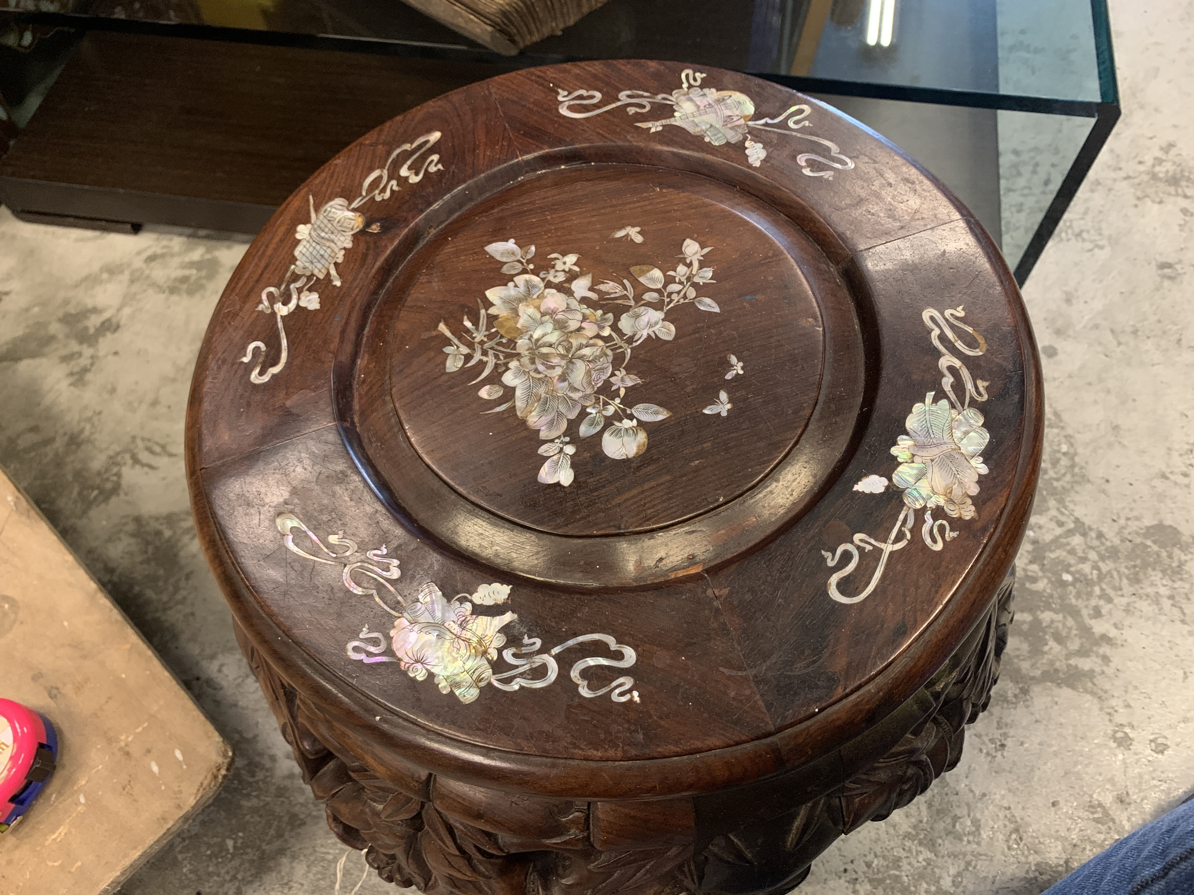 A PAIR OF CARVED AND MOTHER-OF-PEARL INLAID HARDWOOD STOOLS - Image 4 of 8