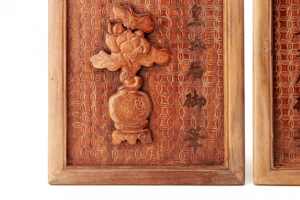 A PAIR OF CARVED WOOD PANELS - Image 3 of 5