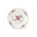 A FAMILLE ROSE PORCELAIN PLATE