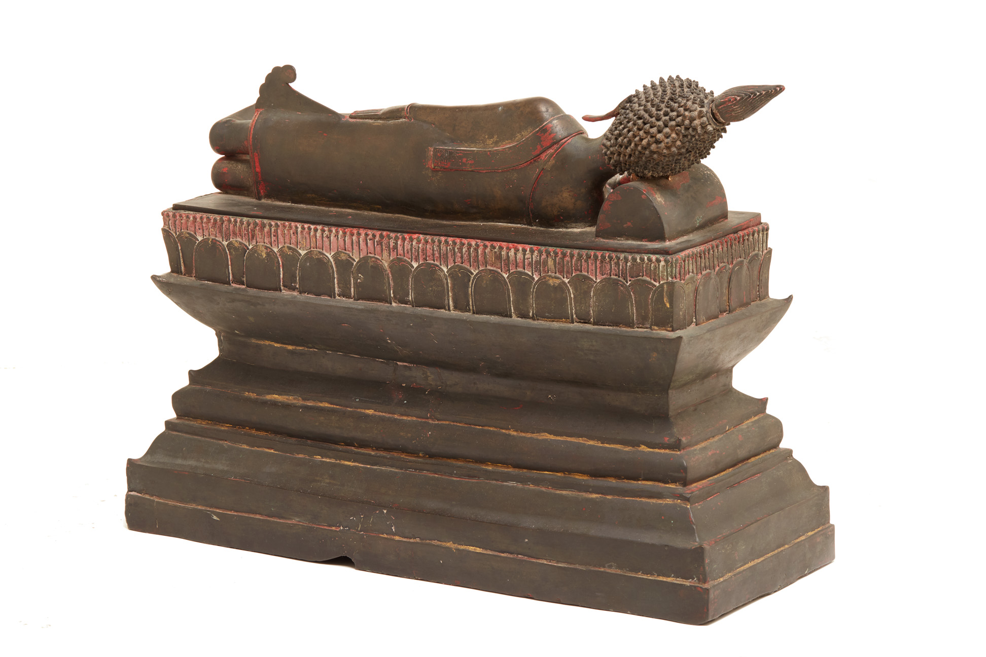 A LARGE SOUTHEAST ASIAN BRONZE FIGURE OF A RECLINING BUDDHA - Image 5 of 6