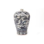 A BLUE AND WHITE PORCELAIN MEIPING VASE