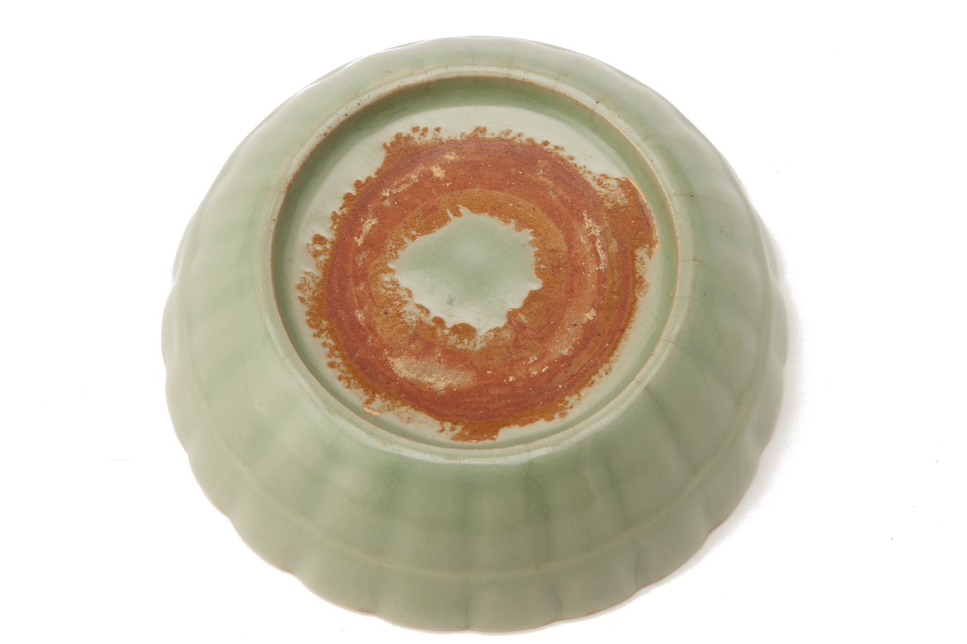 A SMALL PETAL LOBED CELADON BOWL OR WASHER - Image 2 of 2