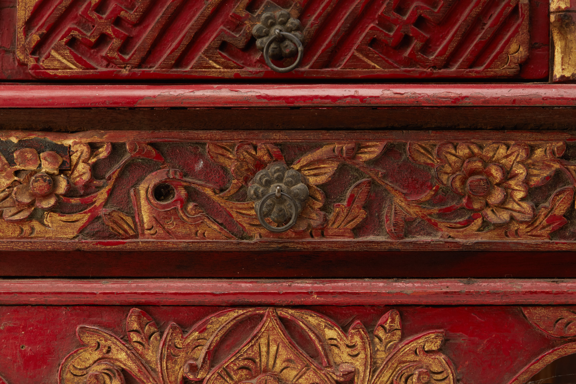 AN INDONESIAN PERANAKAN CARVED RED & GILT FIVE-TIERED BOX - Image 2 of 12