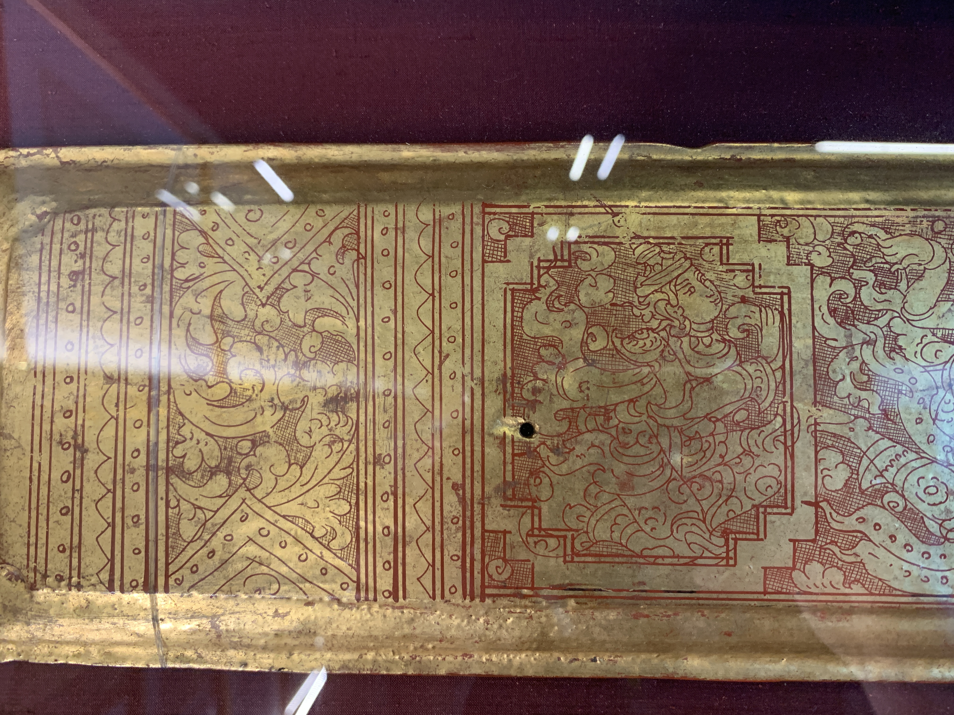 A SET OF ANTIQUE GILT BURMESE SCRIPTURE PANELS IN TWO FRAMES - Image 6 of 9