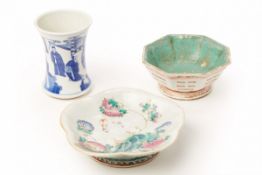 A GROUP OF CHINESE PORCELAIN ITEMS