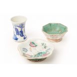 A GROUP OF CHINESE PORCELAIN ITEMS