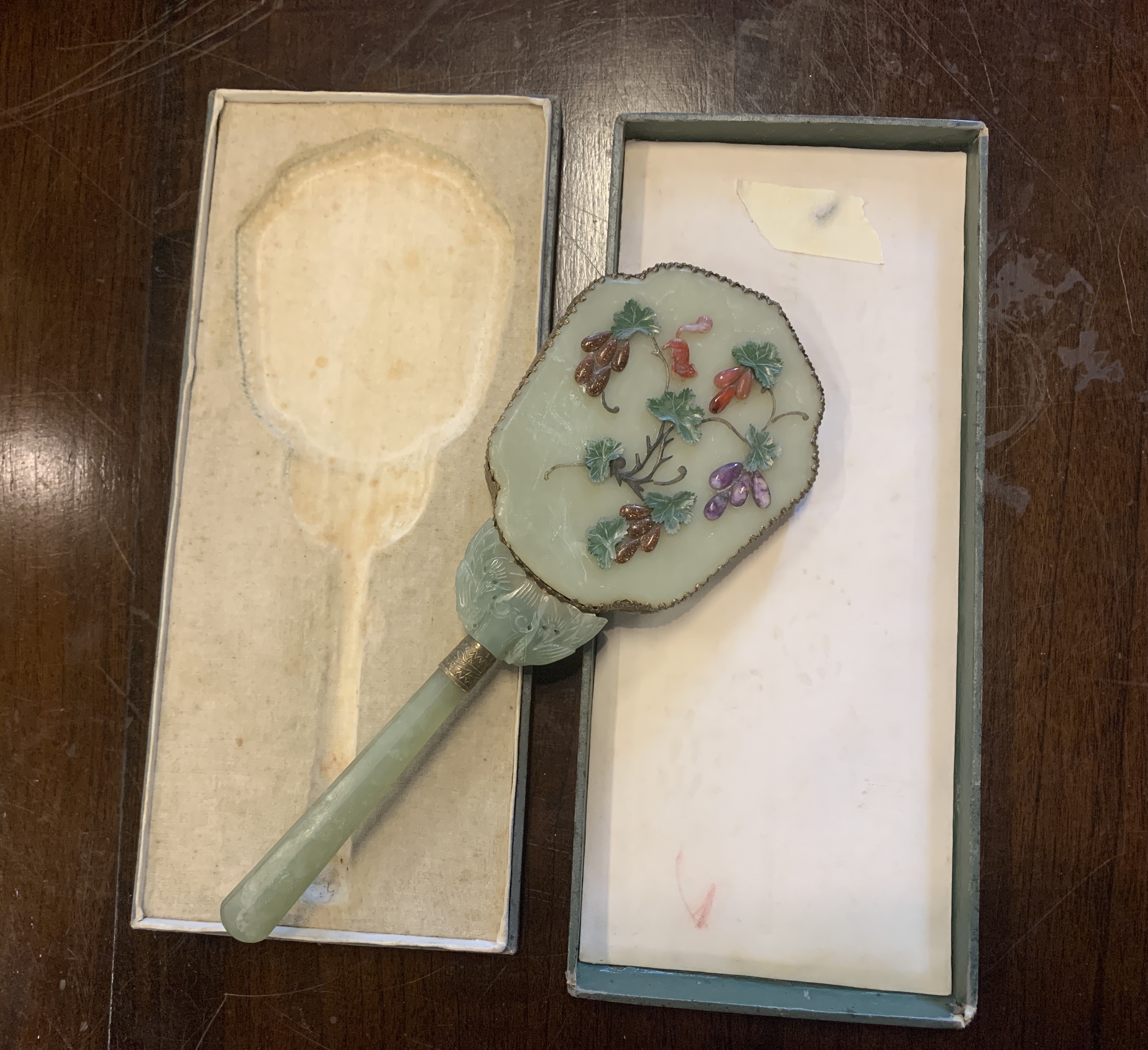 A JADE AND HARDSTONE INLAID HAND MIRROR - Image 7 of 9