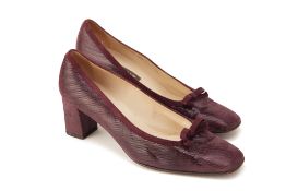 A PAIR OF BALLY PURPLE HEELS EU 39.5