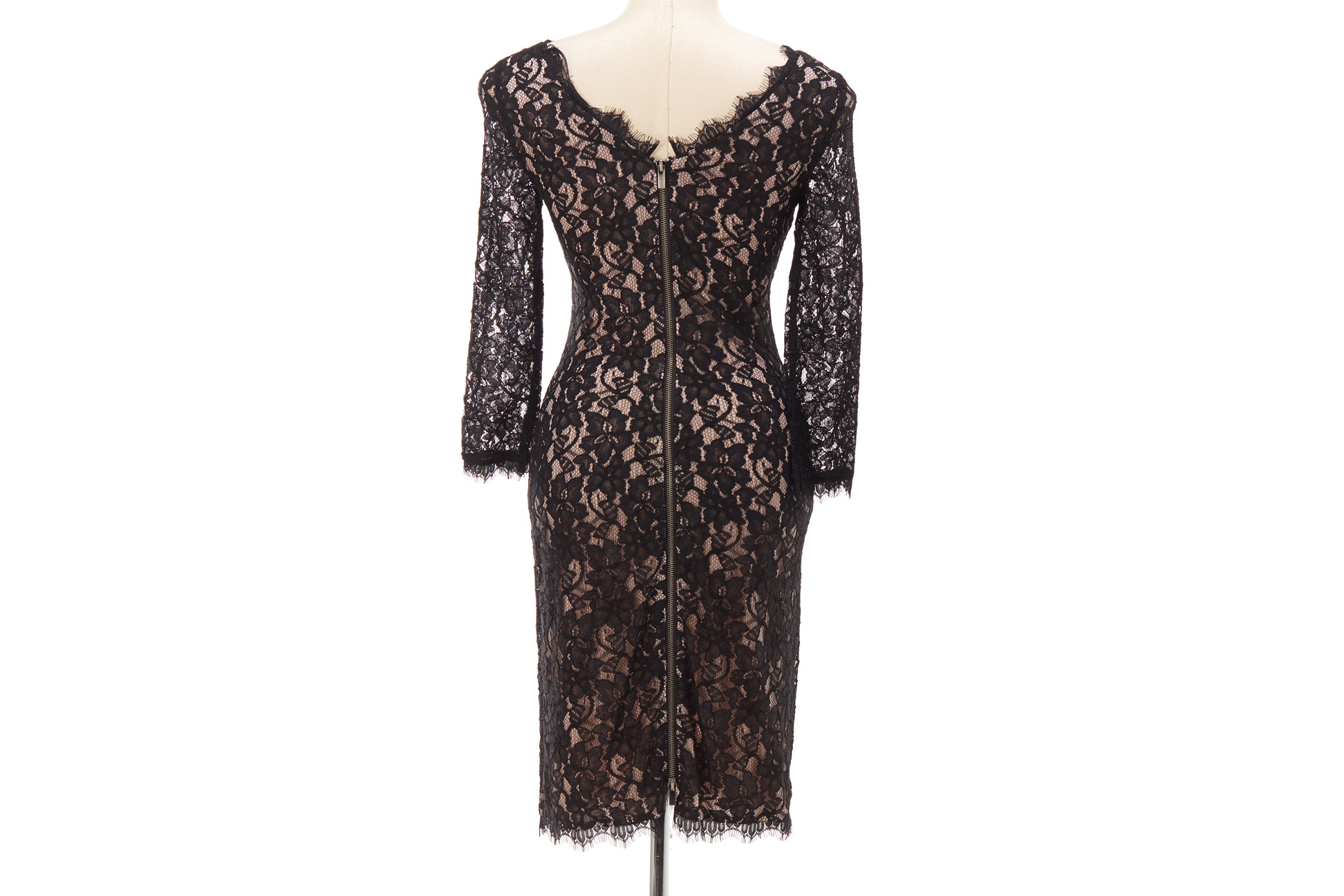 A DVF 'COLLEEN' BLACK LACE DRESS - Image 3 of 3