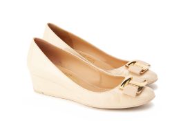 A PAIR OF BEIGE SALVATORE FERRAGAMO LOW WEDGES EU 40