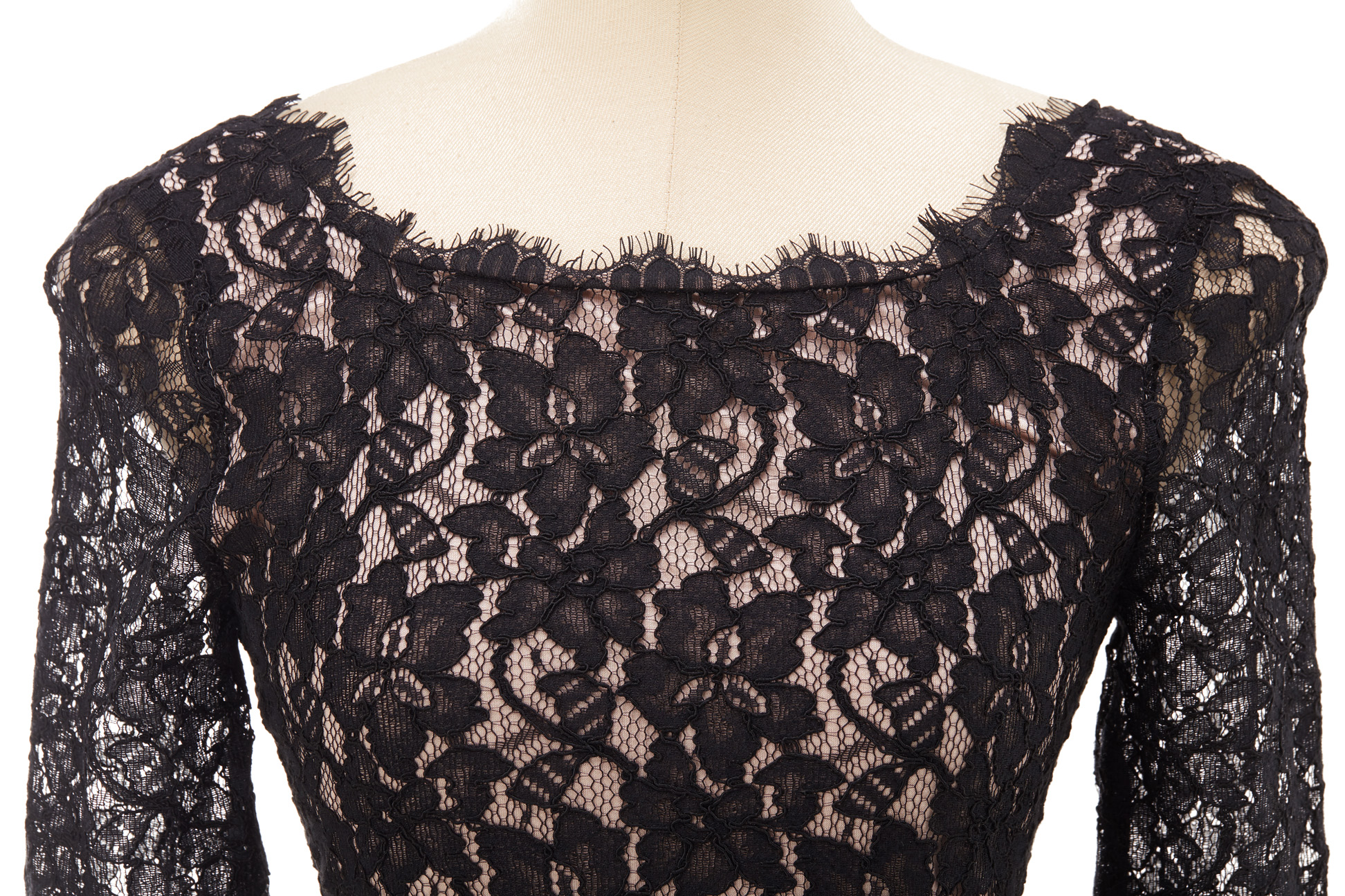 A DVF 'COLLEEN' BLACK LACE DRESS - Image 2 of 3