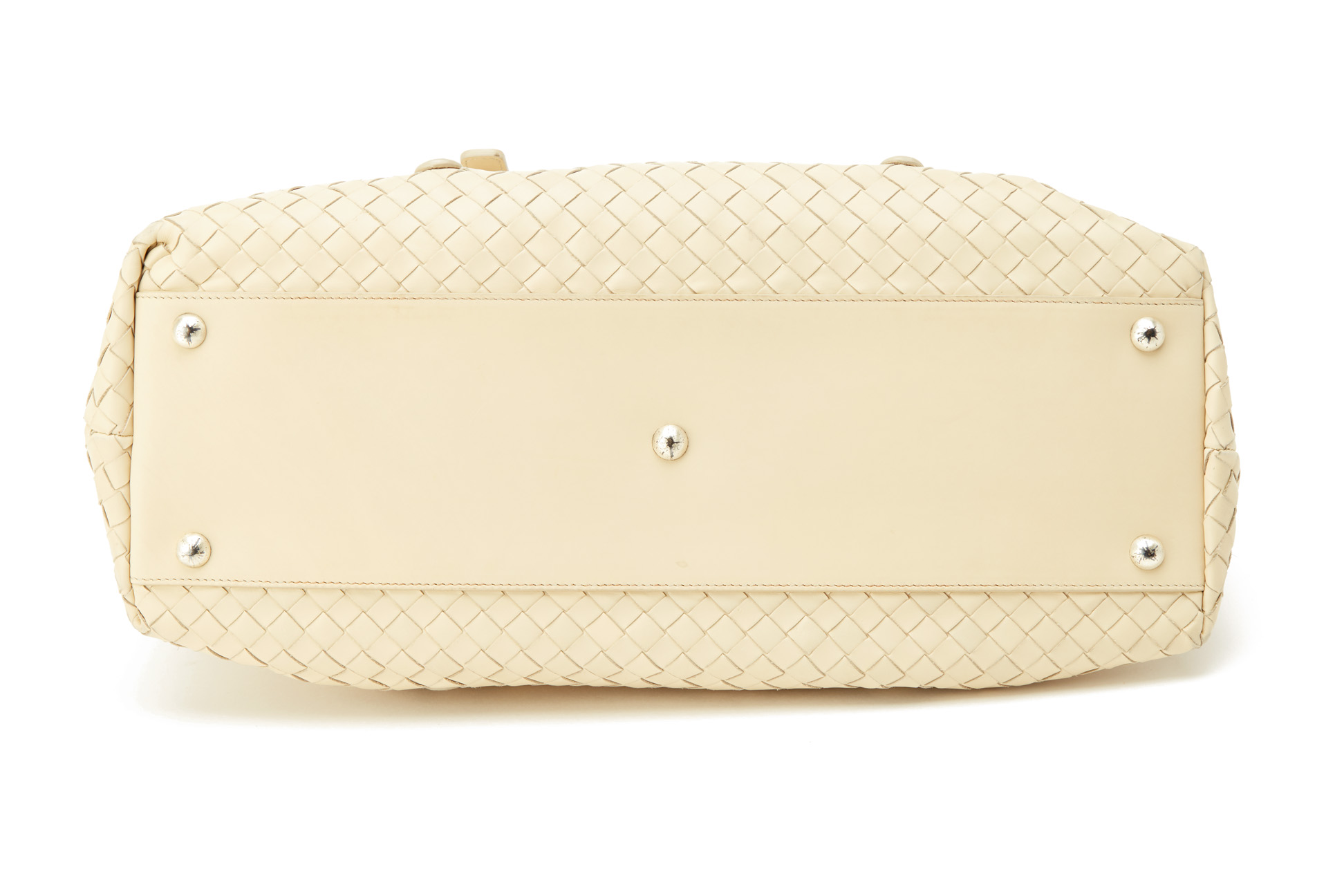 A BOTTEGA VENETA WOVEN LEATHER CREAM HANDBAG - Image 4 of 4