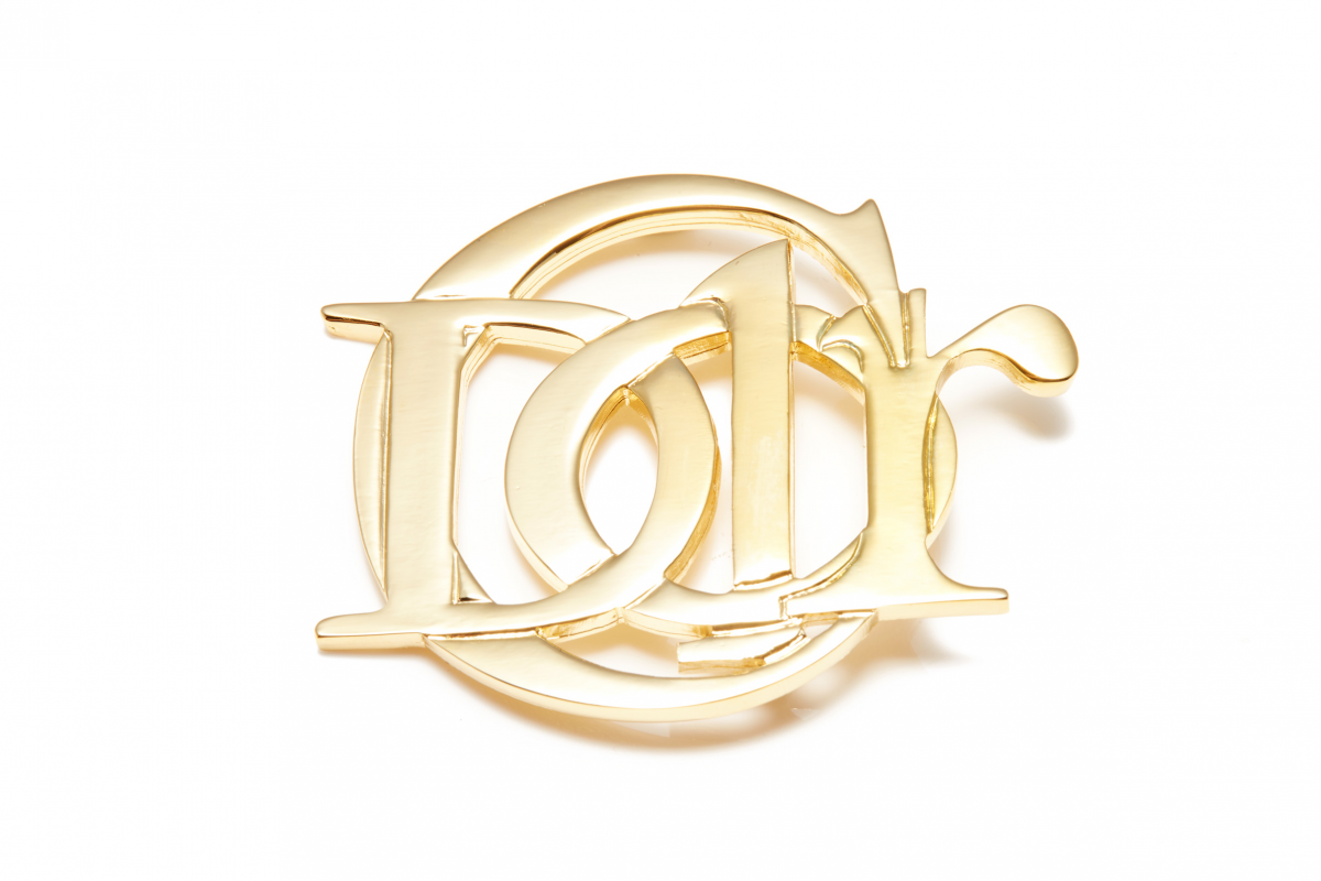 A CHRISTIAN DIOR GOLD-TONE VINTAGE BROOCH