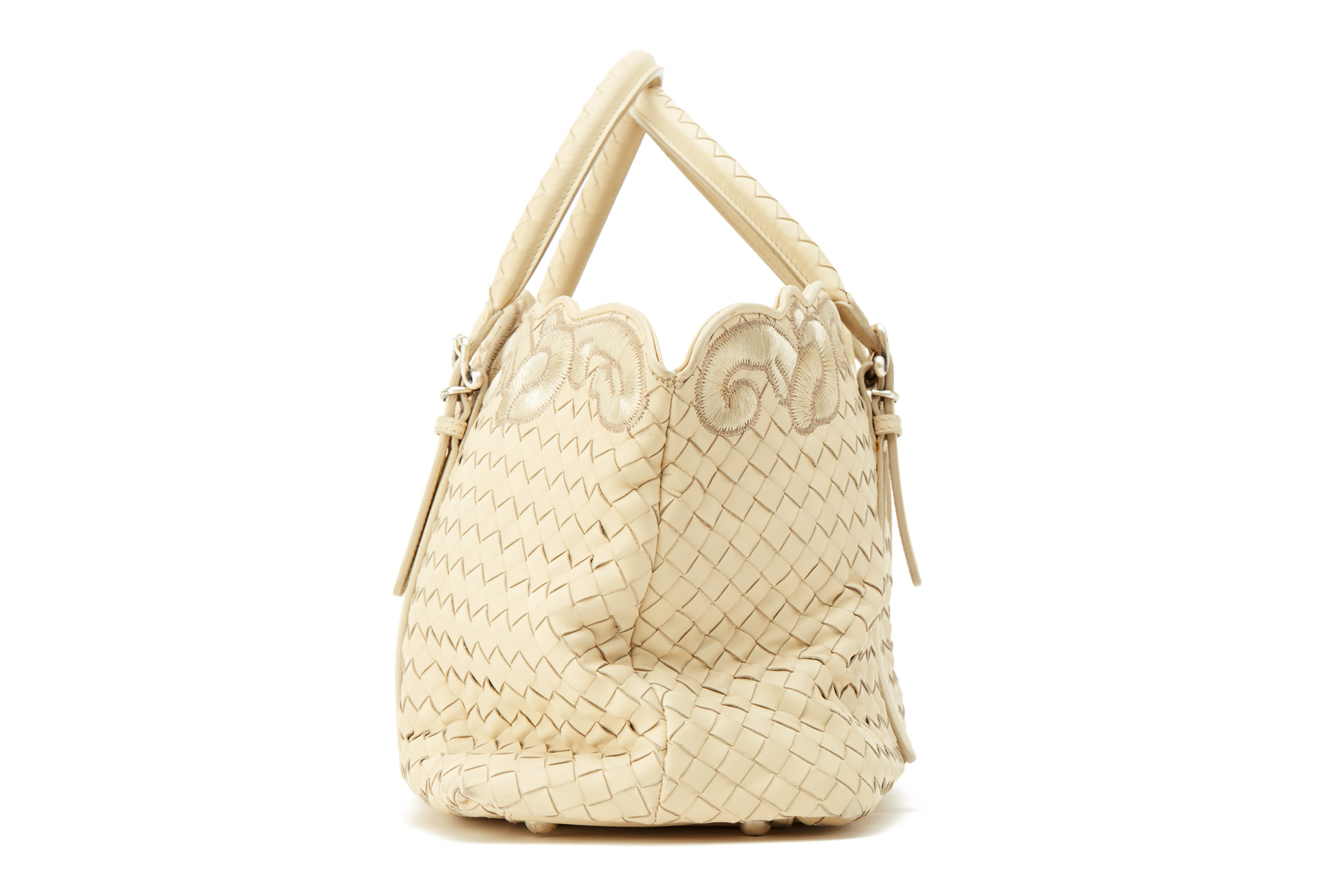 A BOTTEGA VENETA WOVEN LEATHER CREAM HANDBAG - Image 3 of 4