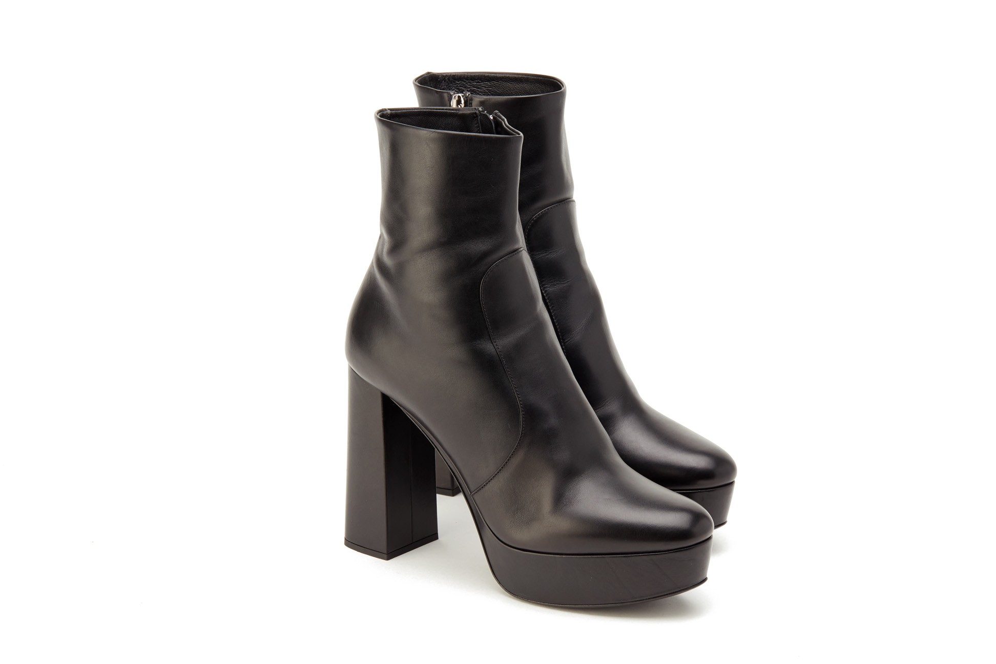 A PAIR OF PRADA BLACK LEATHER ANKLE BOOTIES EU 41