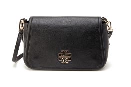 A TORY BURCH BLACK LEATHER SHOULDER BAG