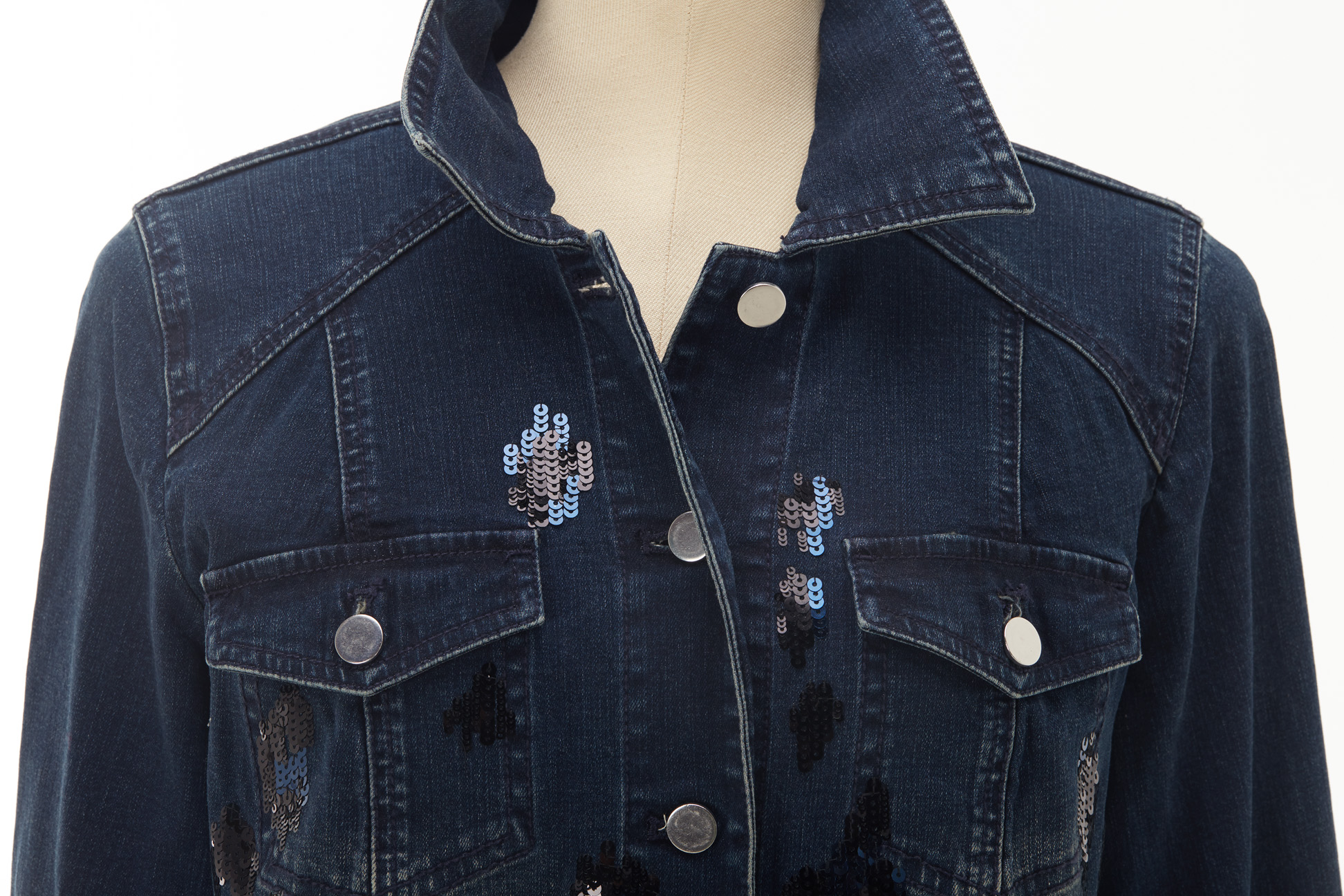 A CHICOS DENIM & SEQUIN JACKET - Image 2 of 3