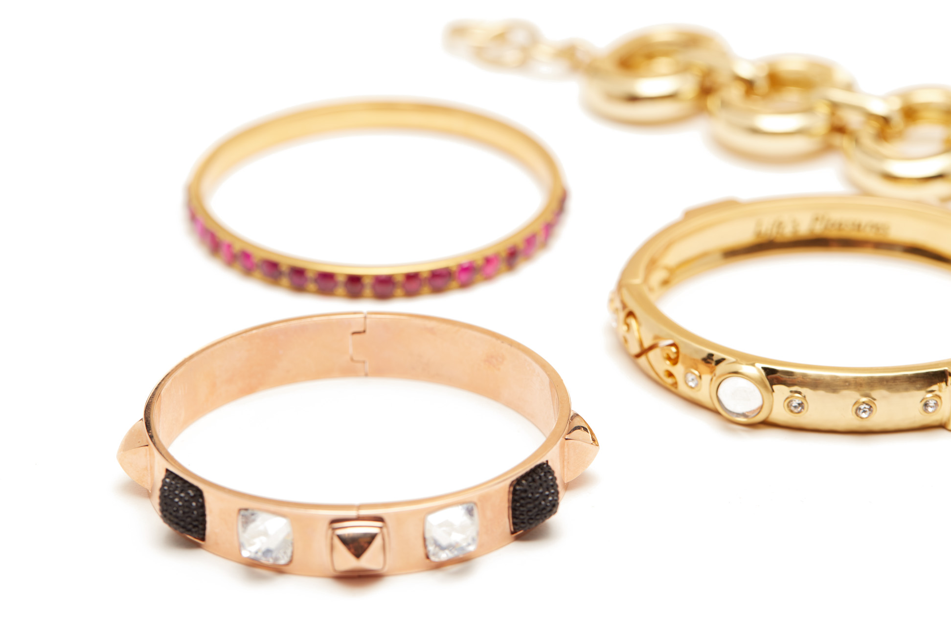 FIVE GOLD TONE BRACELETS AND CUFFS - Image 4 of 4