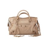 A BALENCIAGA 'CLASSIC CITY' LIGHT GREY LEATHER HANDBAG