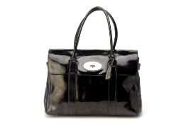 A MULBERRY BLACK PATENT BAYSWATER HANDBAG