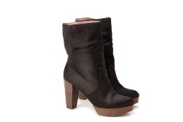 A PAIR OF ROBERT CLERGERIE BLACK 'LOTUS' BOOTS US 8