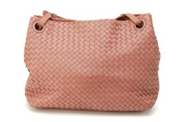 A BOTTEGA VENETA PINK INTRECCIATO LEATHER HANDBAG