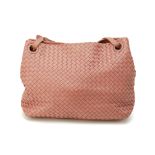 A BOTTEGA VENETA PINK INTRECCIATO LEATHER HANDBAG