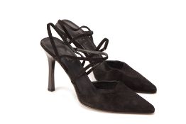 A PAIR OF GUCCI BLACK SUEDE HEELS EU 39.5