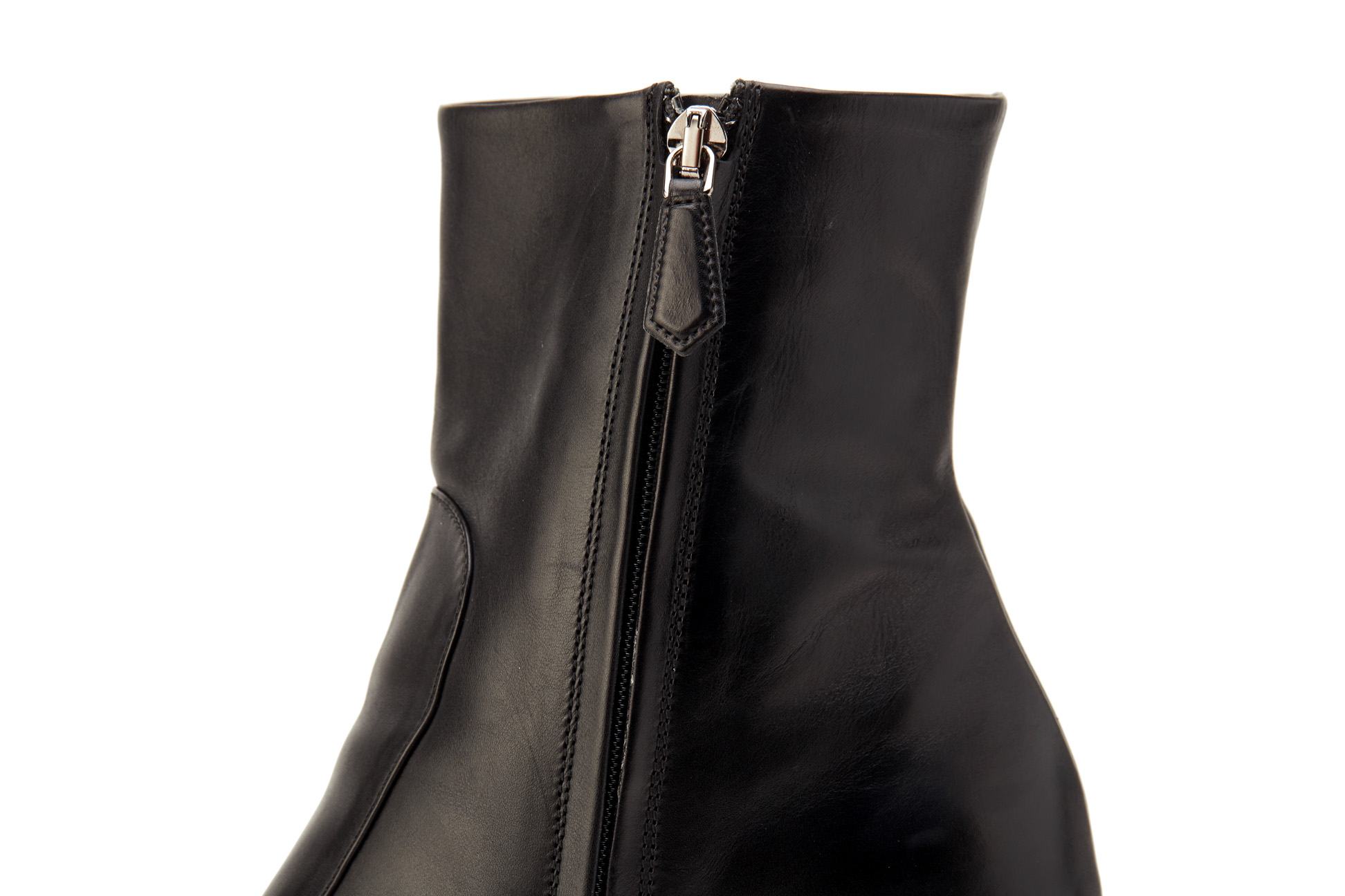 A PAIR OF PRADA BLACK LEATHER ANKLE BOOTIES EU 41 - Image 3 of 4