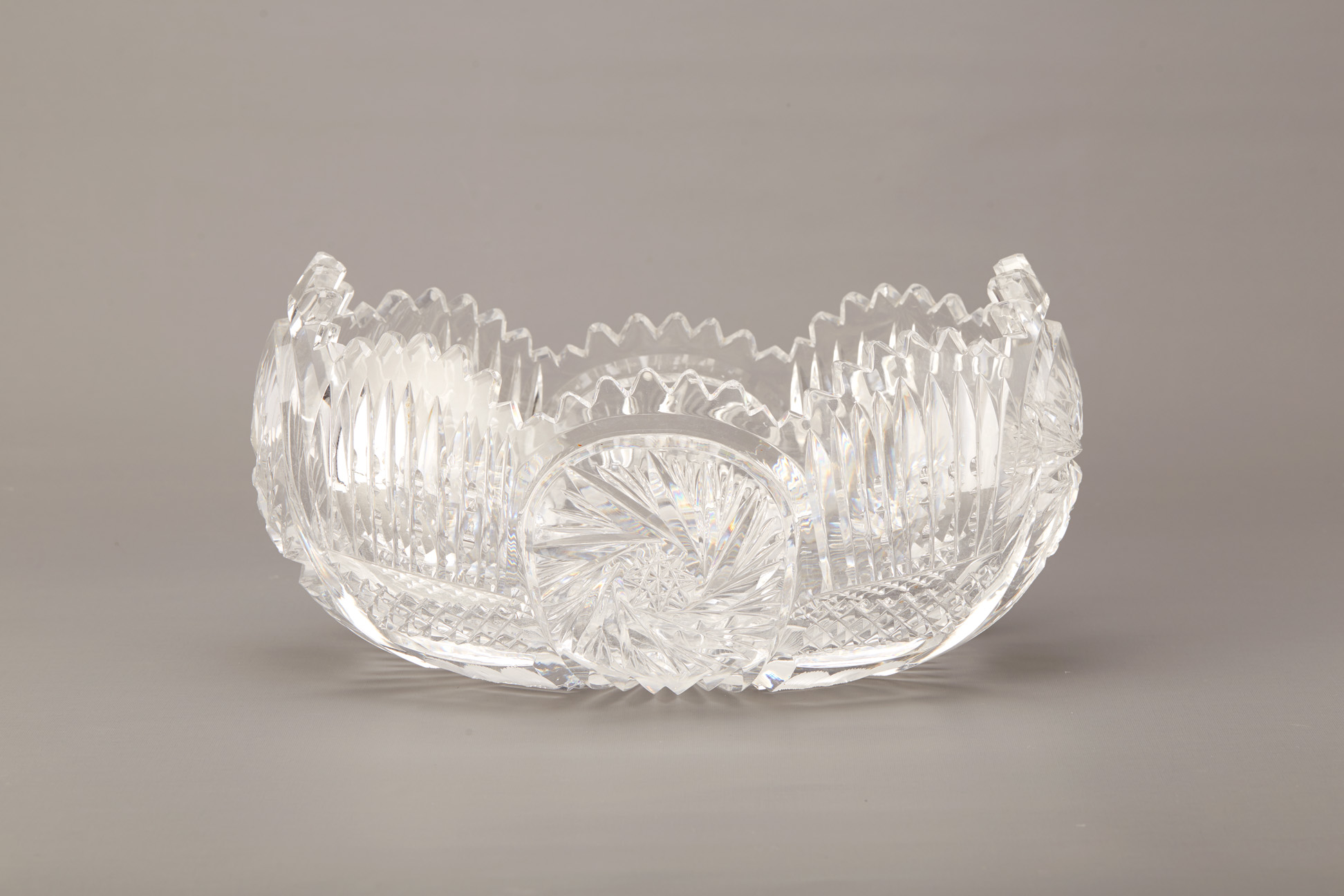 A CUT CRYSTAL FRUIT BOWL