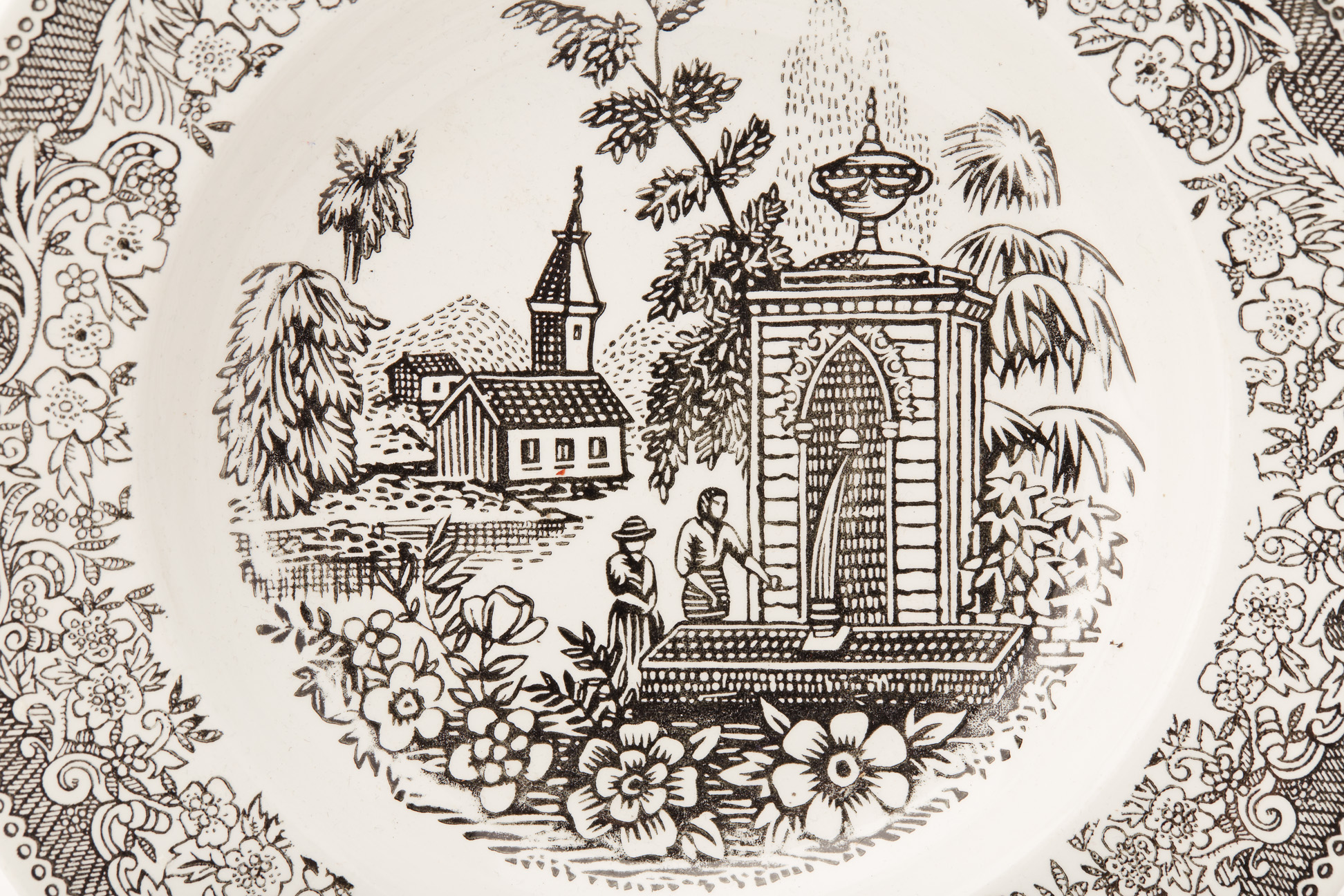 A SET OF FIVE SPANISH VARGAS SEGOVIA SOUP PLATES - Image 3 of 4