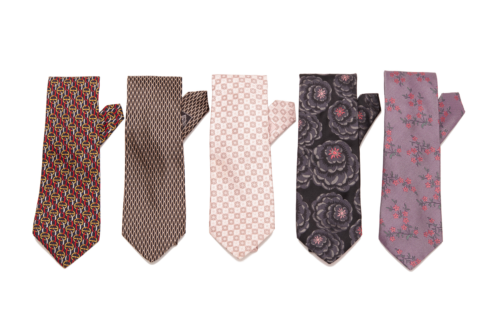 A MIXED LOT OF 5 DESIGNER TIES