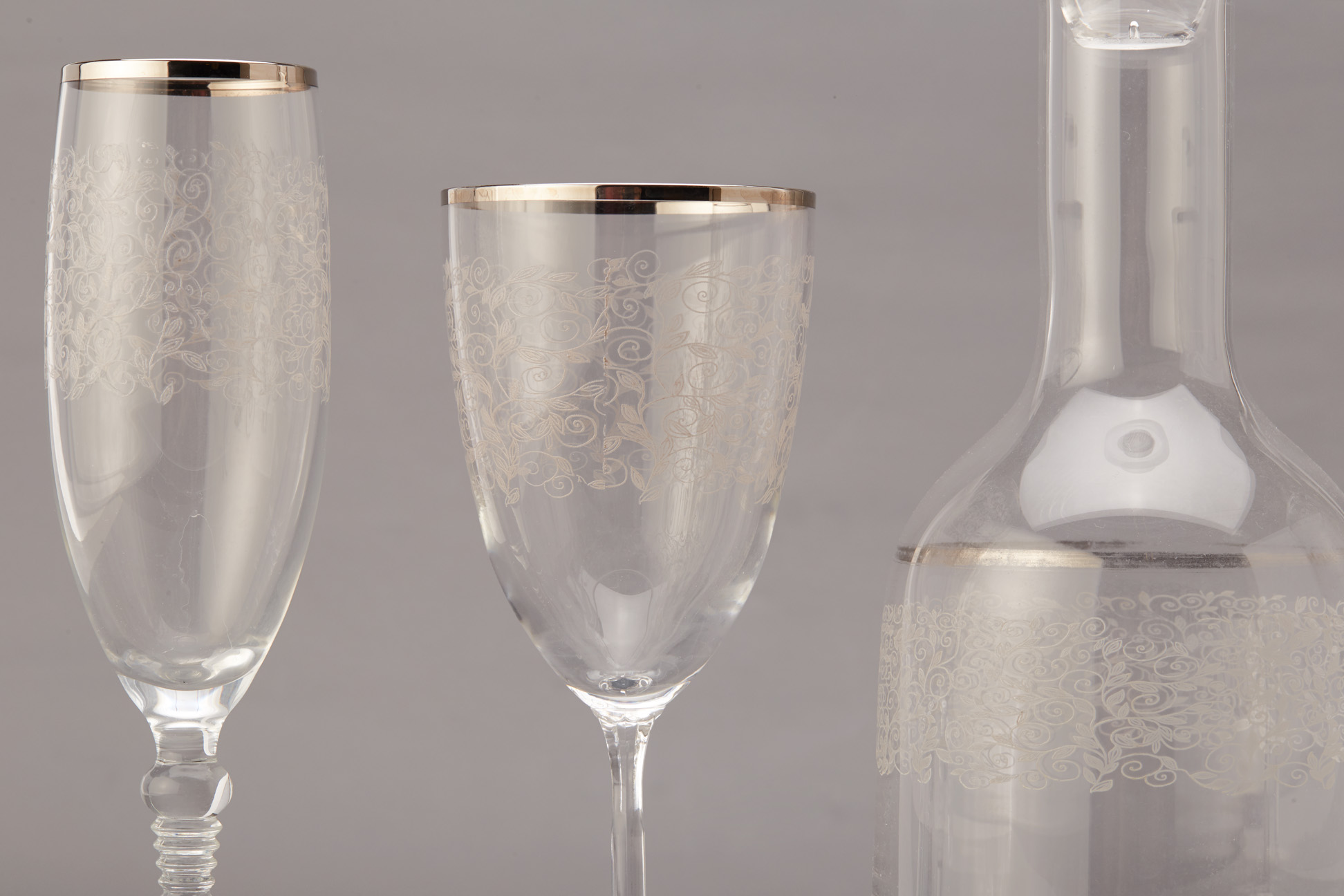 A PART SERVICE OF GLASSWARE WITH FOLIATE DECORATION - Image 3 of 3