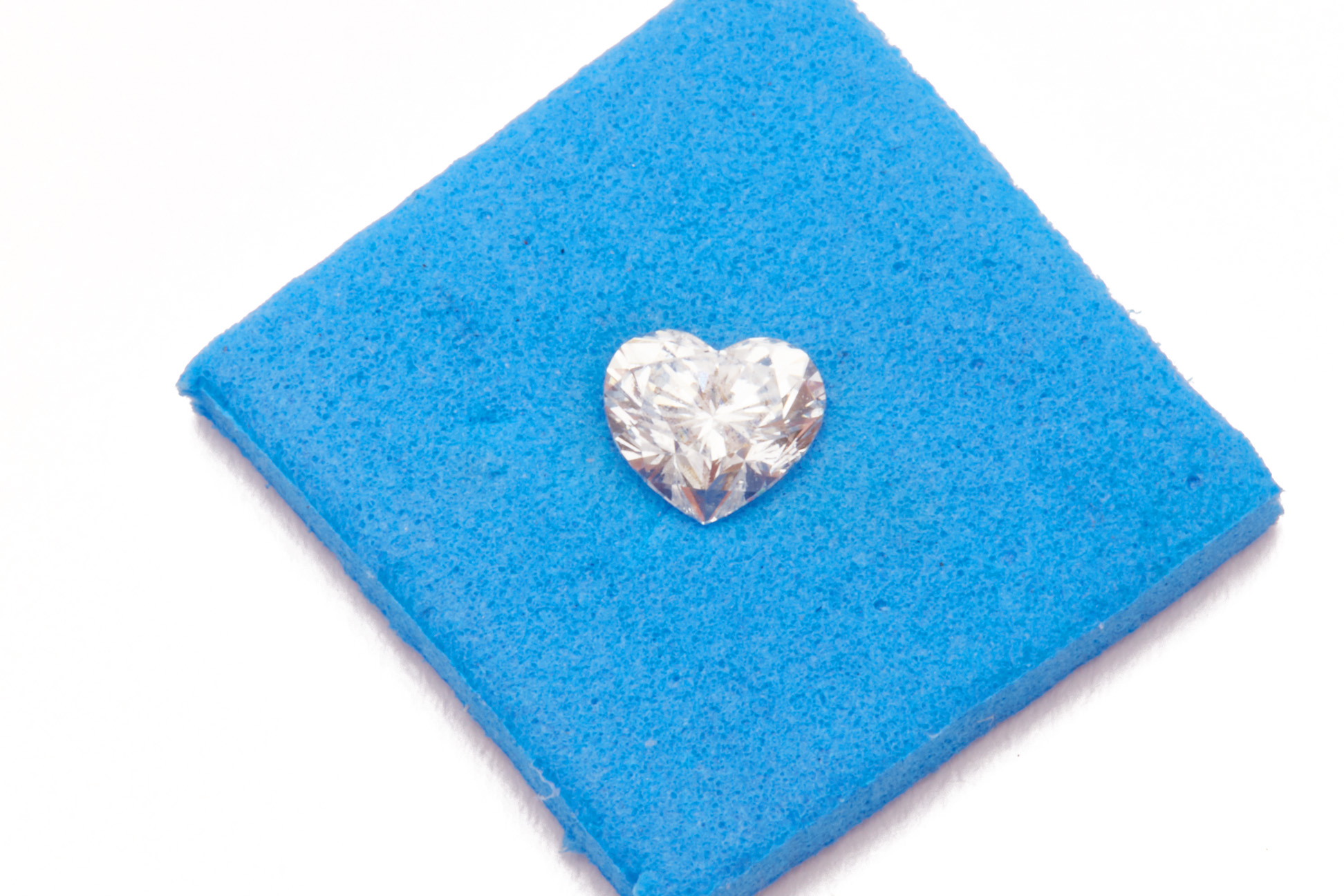 A HEART SHAPED LOOSE DIAMOND - Image 3 of 4