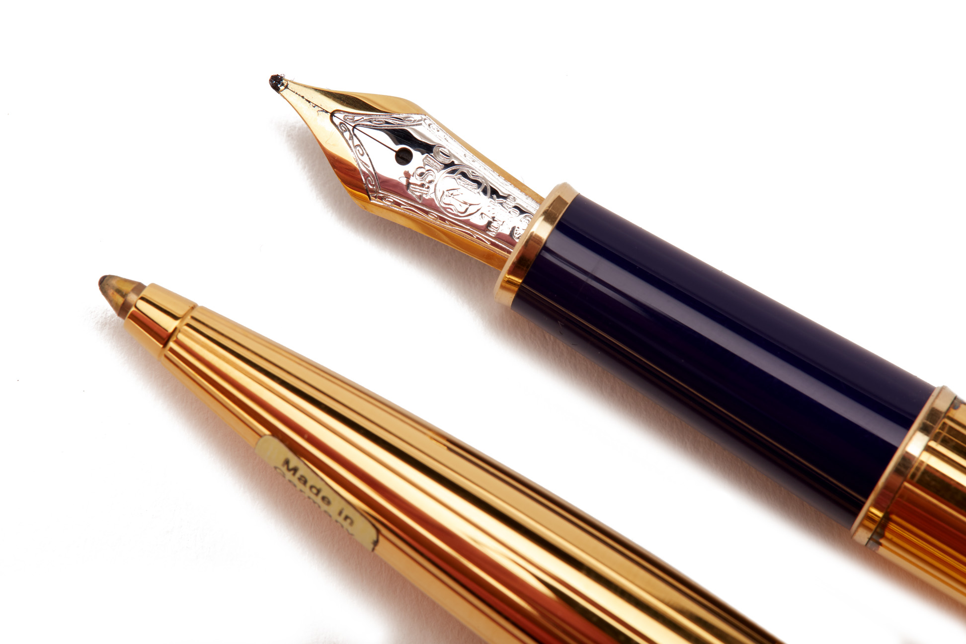 A MONTBLANC RAMSES II SILVER-GILT AND LAPIS PEN SET - Image 4 of 5