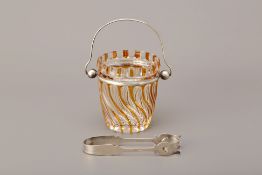 AN AMBER AND CLEAR GLASS ICE BUCKET & TONGS