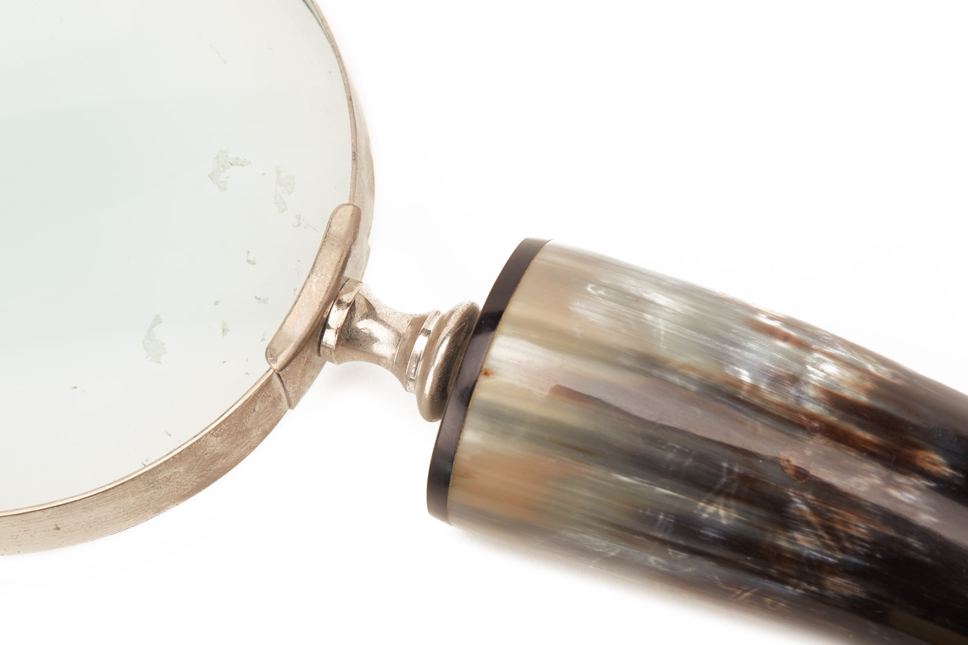 TWO VINTAGE MAGNIFYING GLASSES (2) - Image 3 of 4