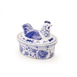 A BLUE & WHITE NESTING CHICKEN DISH AND COVER