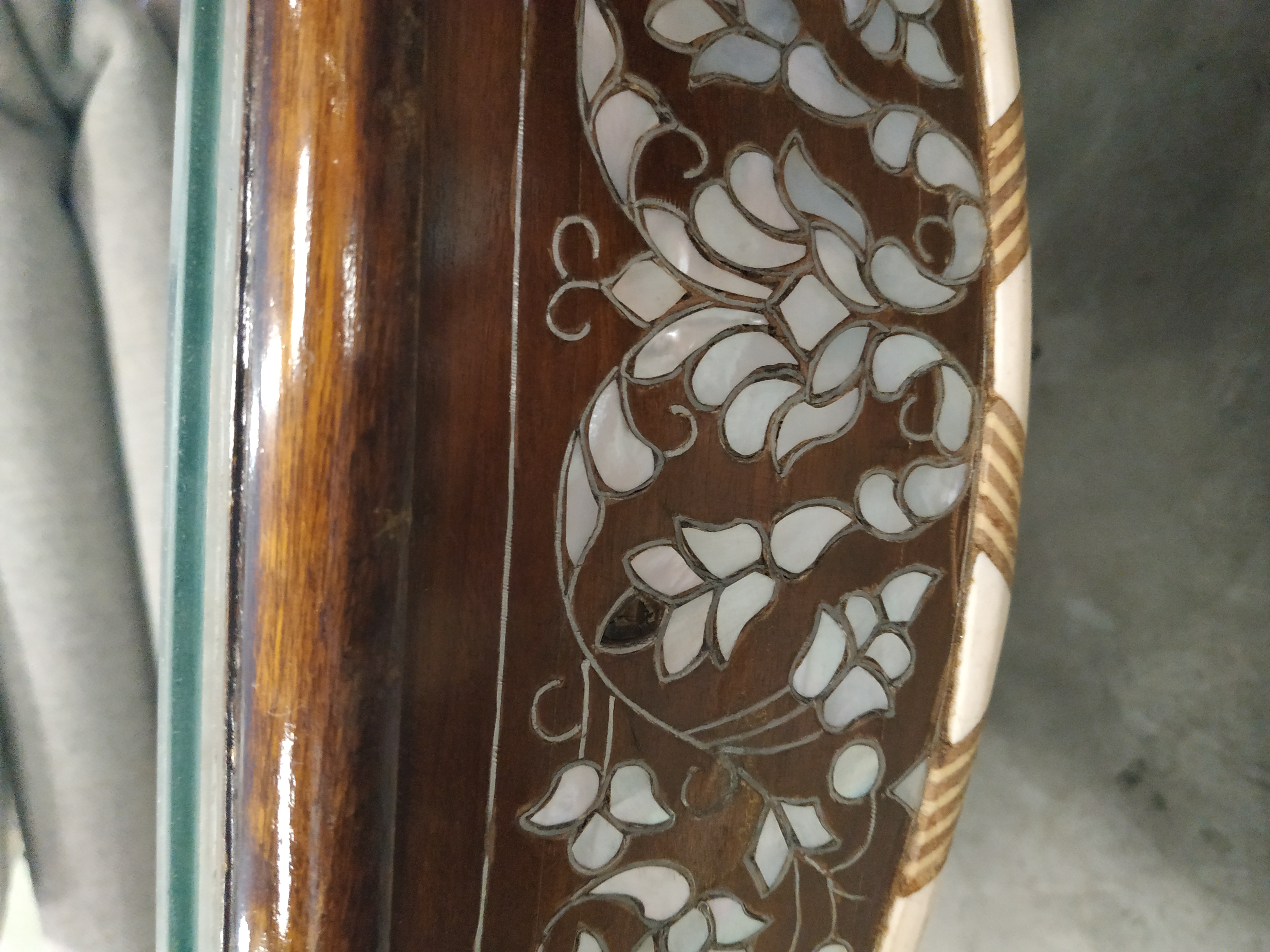 A SYRIAN MOTHER OF PEARL AND BONE INLAID COFFEE TABLE - Image 4 of 4