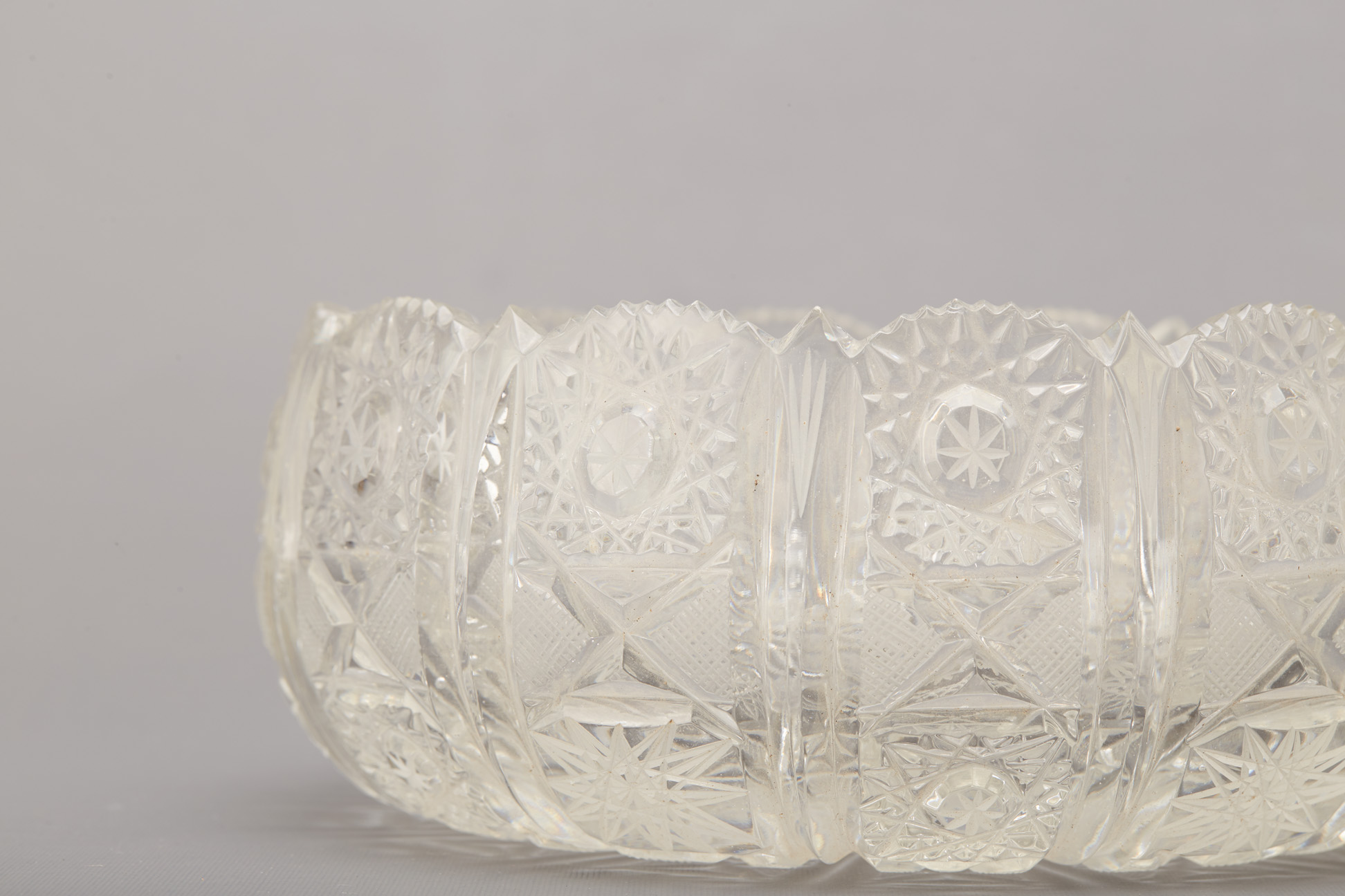 A GROUP OF THREE CUT GLASS BOWLS - Image 2 of 3