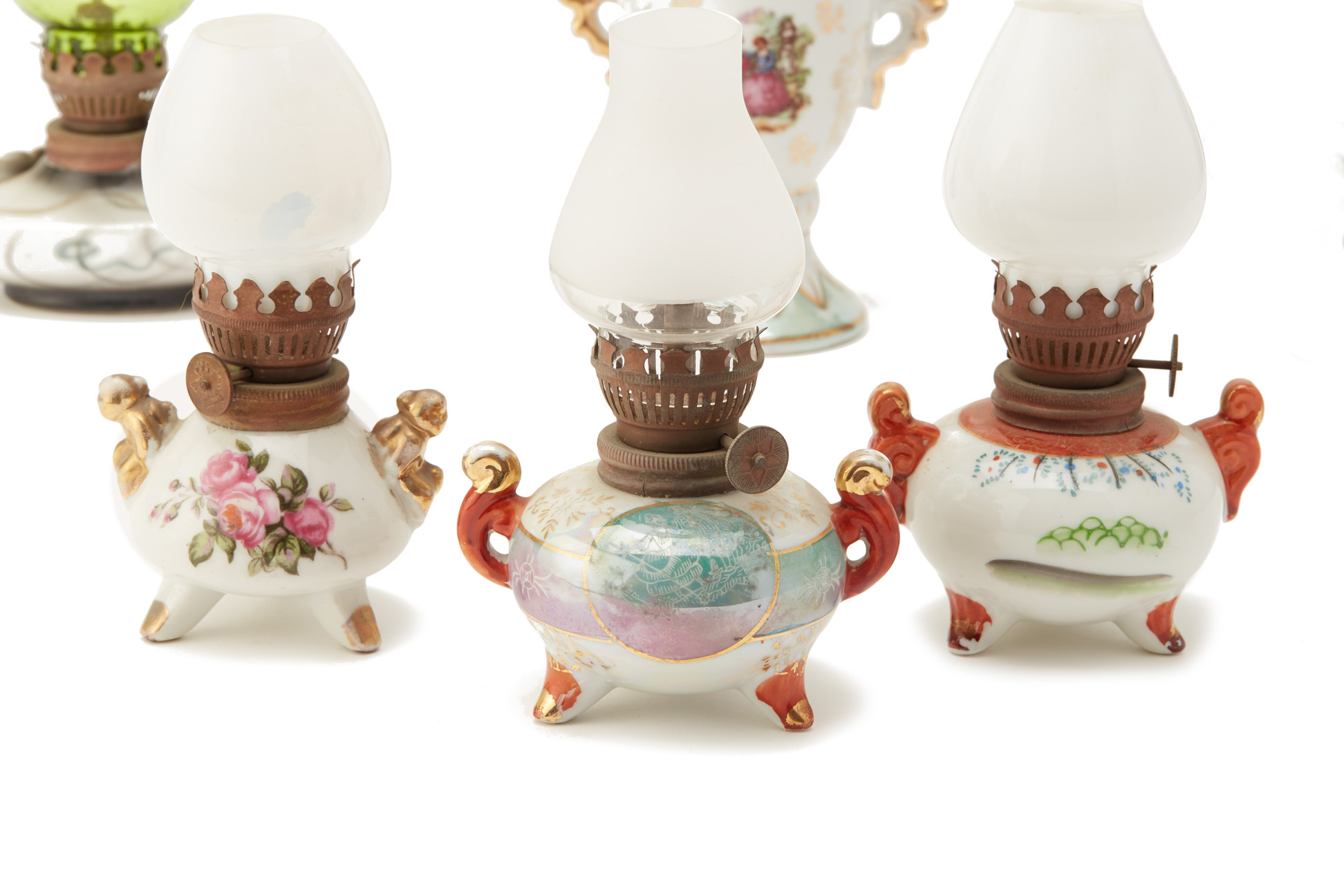 A GROUP OF SIX SMALL VINTAGE OIL LAMPS - Image 2 of 2