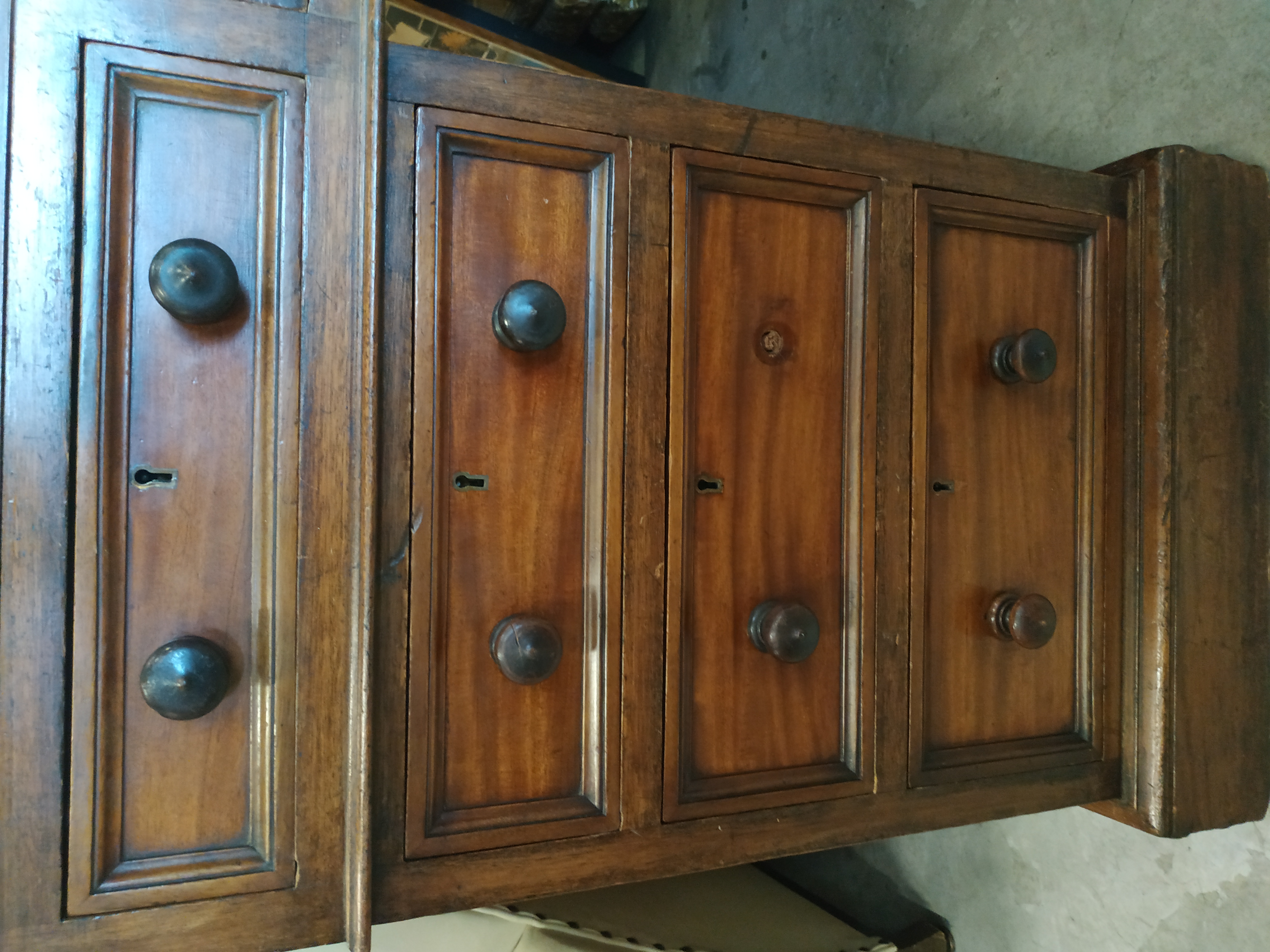 A VICTORIAN MAHOGANY TWIN PEDESTAL DESK - Image 4 of 4