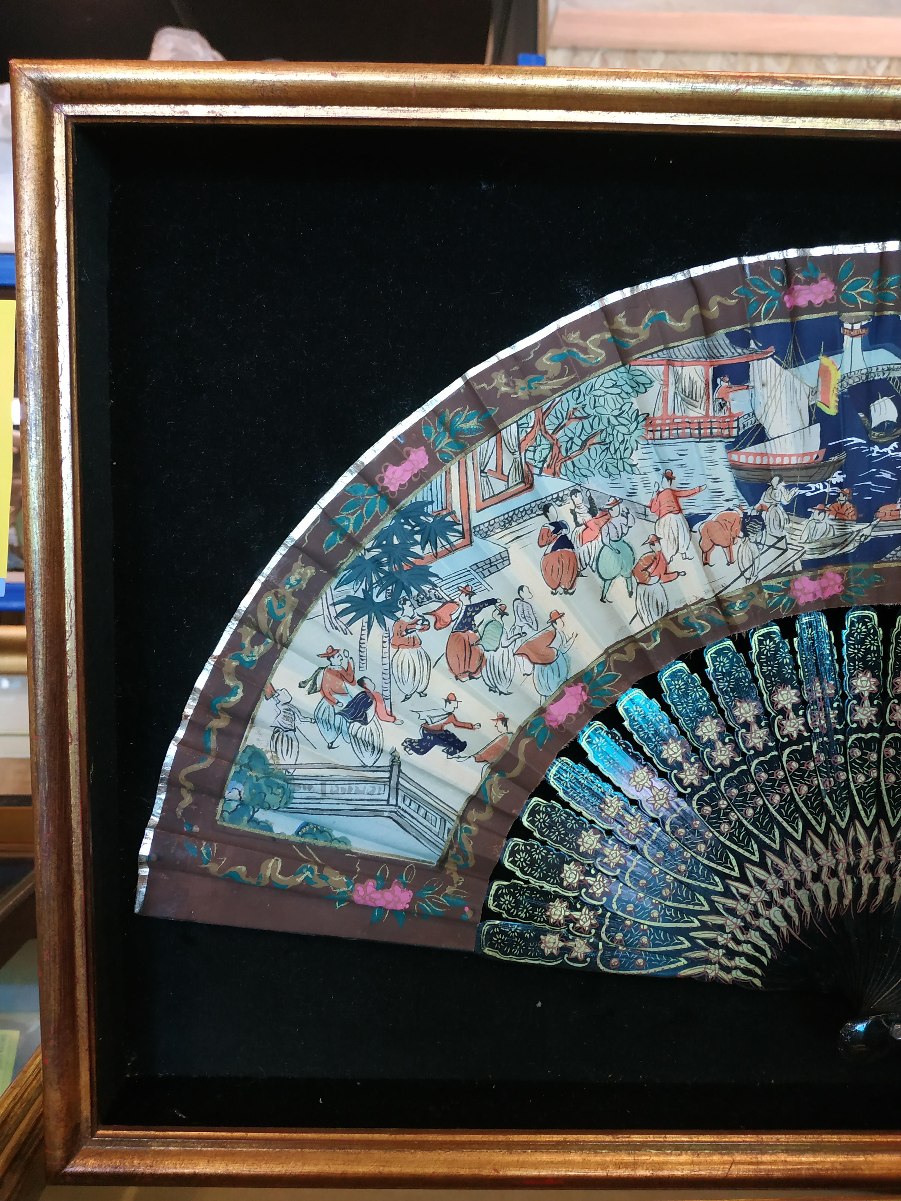 AN ORIENTAL LACQUER FAN - Image 5 of 9