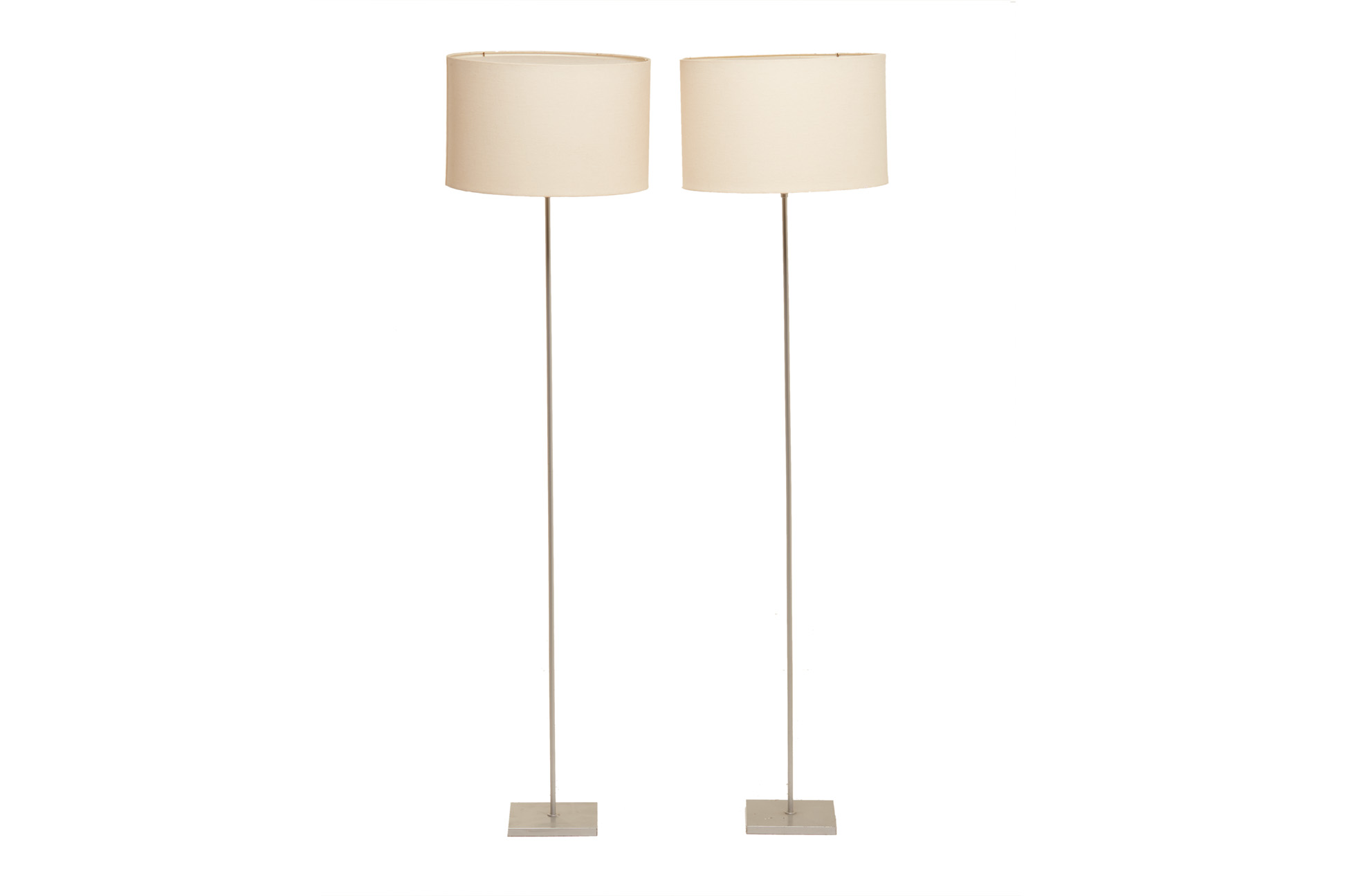 A PAIR OF METAL FLOOR LAMPS (2)